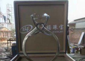 公园不锈钢钻戒雕塑