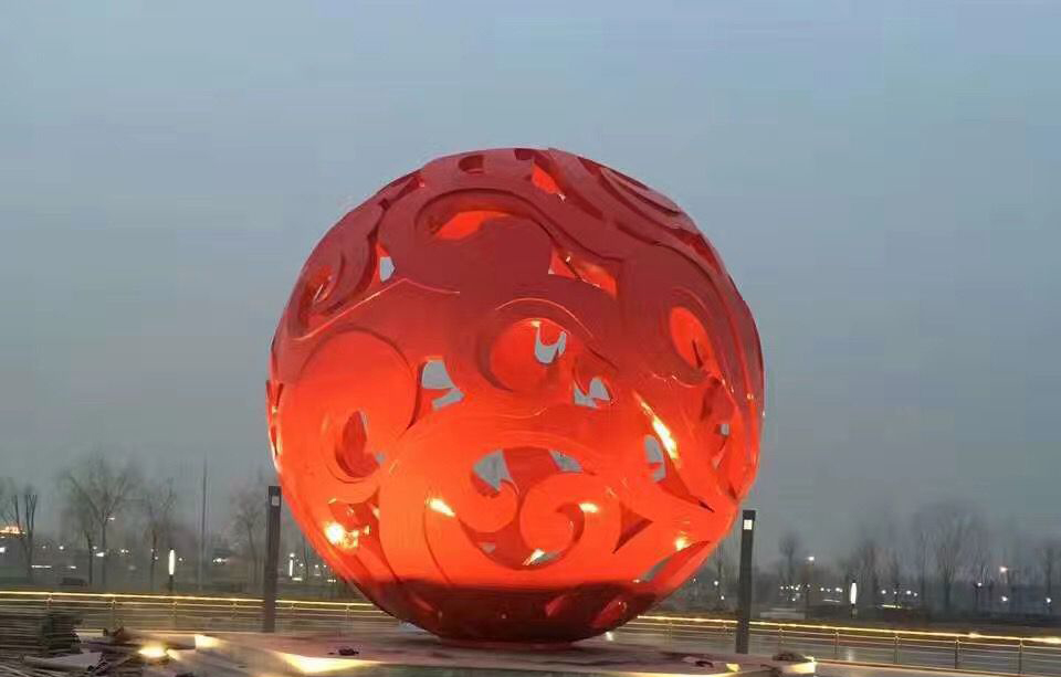 不锈钢镂空球广场景观雕塑图片