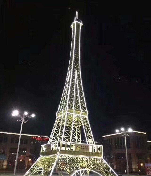商场门前不锈钢埃菲尔铁塔景观雕塑图片