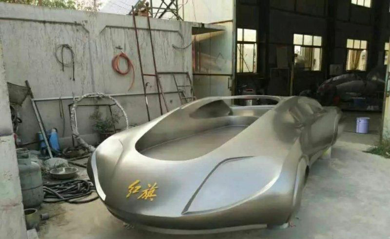 不锈钢红旗轿车公园雕塑图片