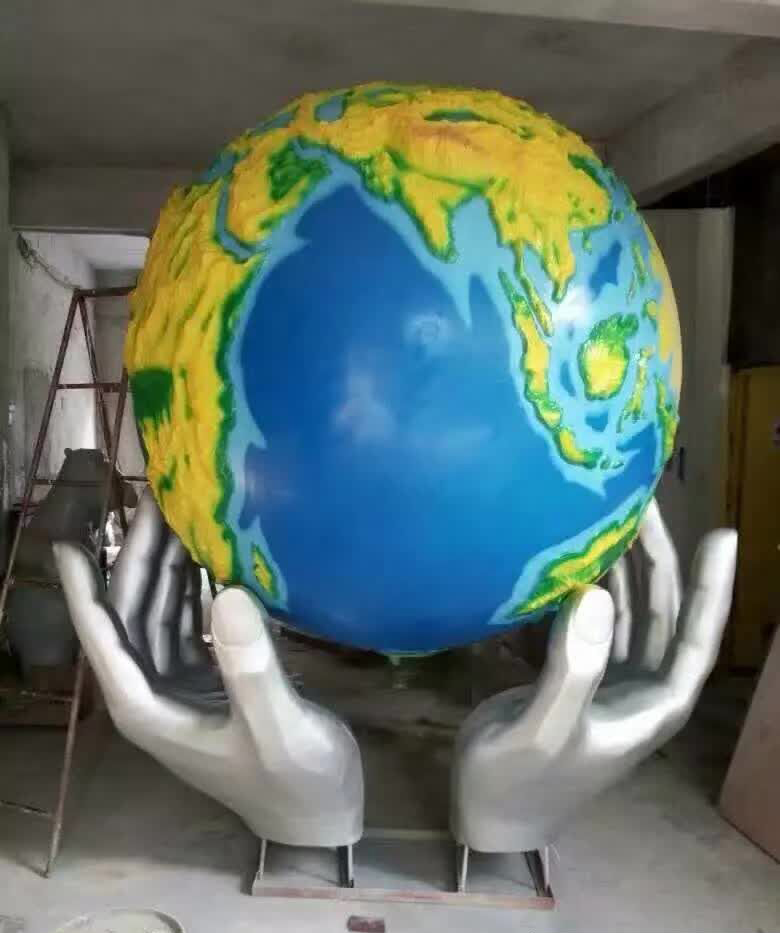 不锈钢手托地球景观雕塑图片