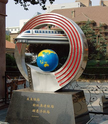 广场不锈钢未来铁路磁悬浮列车雕塑图片