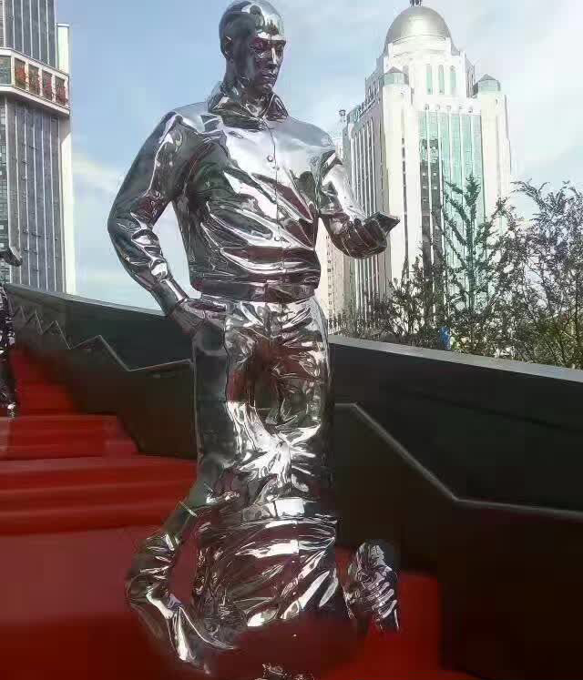 不锈钢城市艺术人物雕塑图片