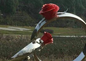 不锈钢婚戒公园雕塑