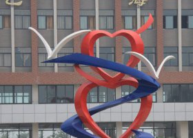 校园不锈钢仁爱抽象雕塑