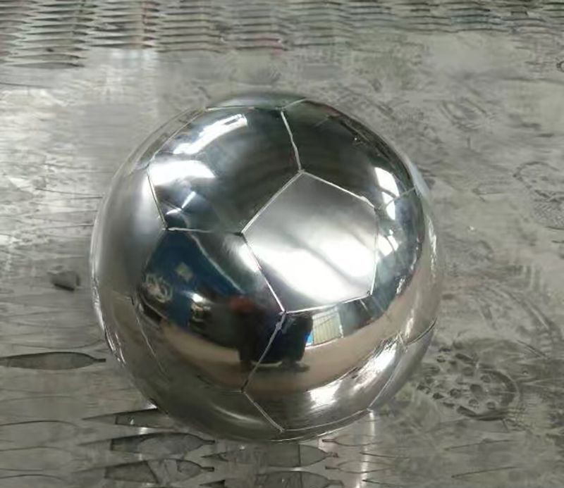 足球不锈钢体育器材雕塑图片