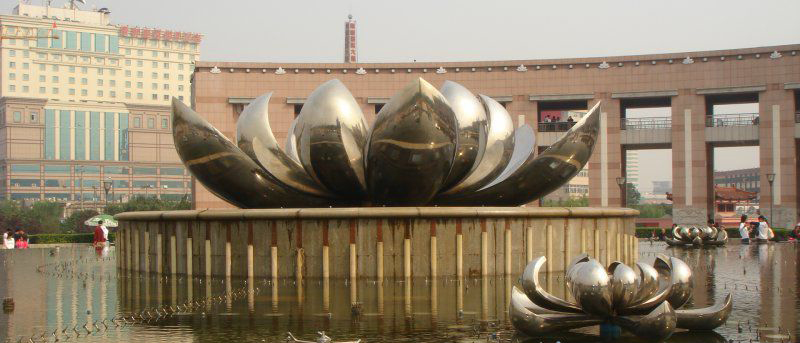 广场不锈钢莲花景观雕塑 图片