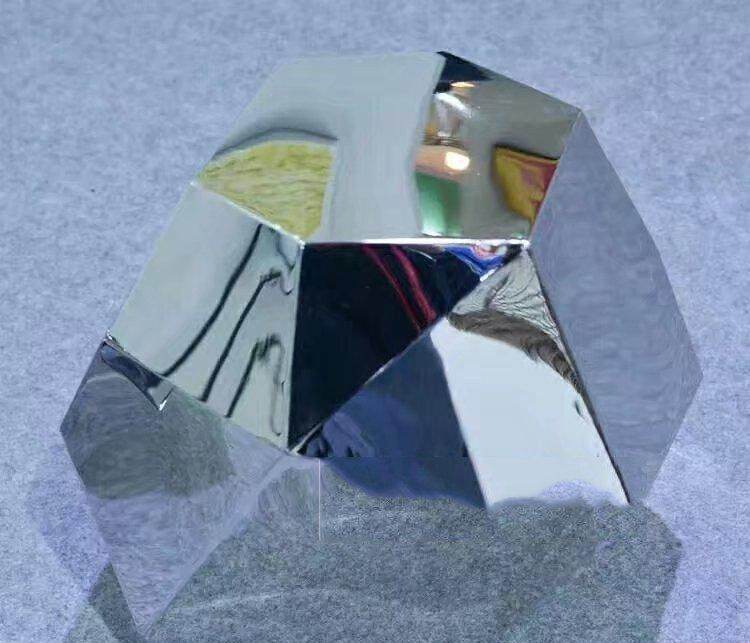 公园不锈钢镜面异形景观雕塑图片