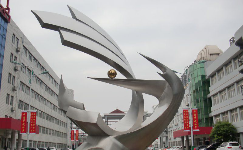 学校不锈钢抽象雕塑图片