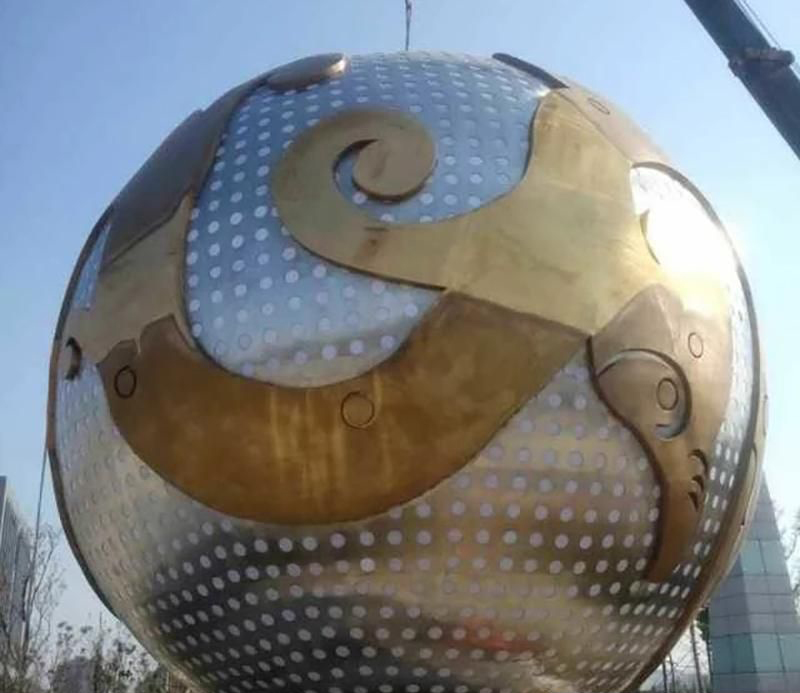 广场不锈钢圆球景观雕塑图片