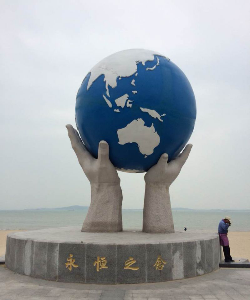 不锈钢广场大型景观球雕塑图片