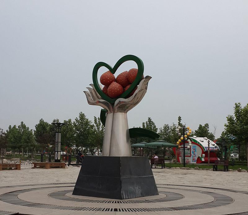 不锈钢草莓雕塑图片