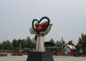 不锈钢草莓雕塑