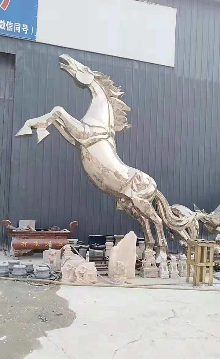 不锈钢奔腾马雕塑图片