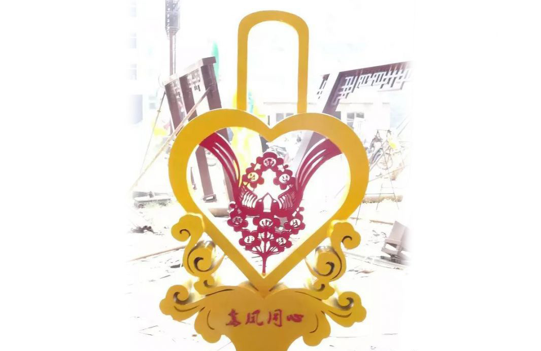 不锈钢同心雕塑图片
