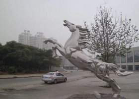 不锈钢马雕塑