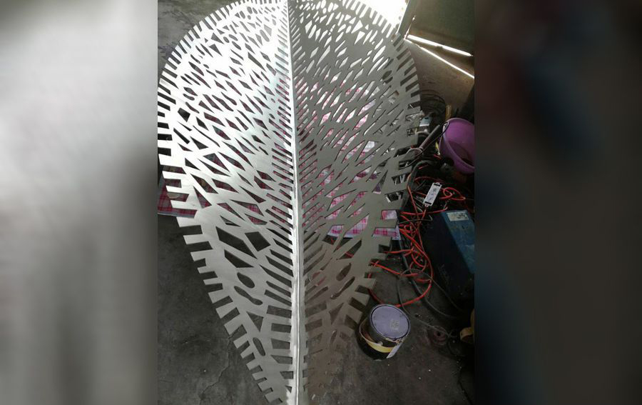 不锈钢抽象树广场雕塑图片