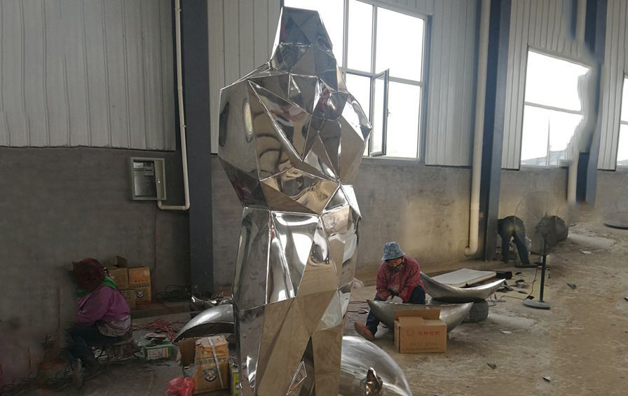 不锈钢抽象思考人物雕塑图片