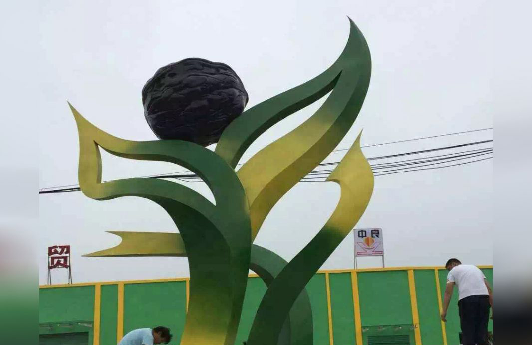 不锈钢绿叶景观雕塑图片