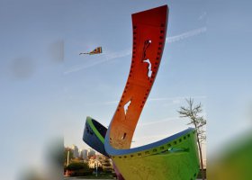 不锈钢五彩胶卷广场景观雕塑