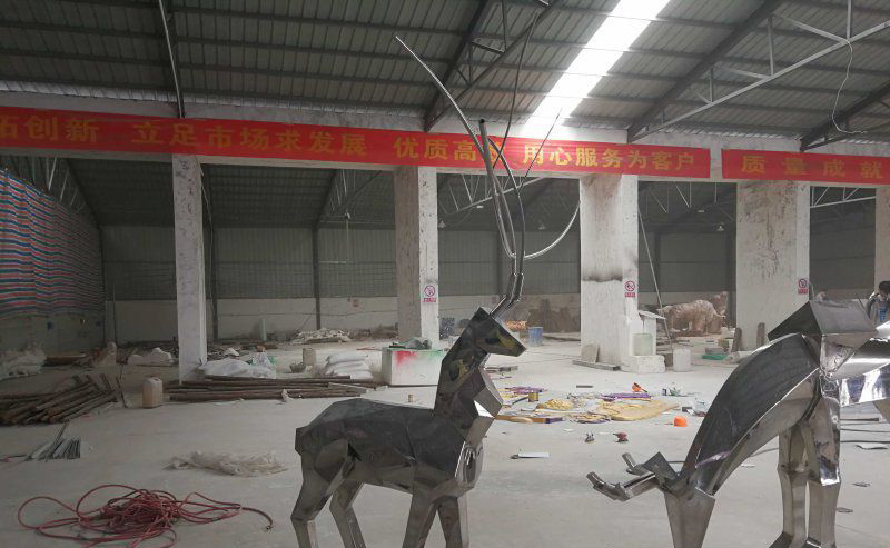 不锈钢抽象几何麋鹿动物雕塑图片