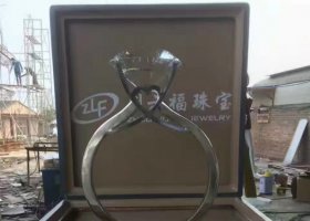 公园不锈钢钻戒雕塑