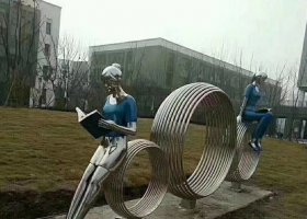 广场不锈钢圆环看书女孩雕塑