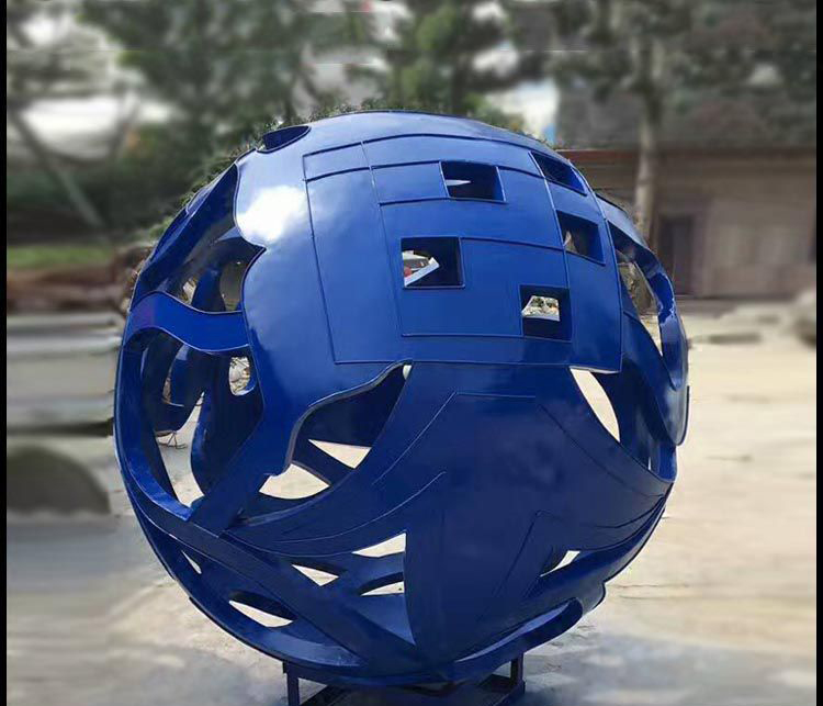广场蓝色不锈钢镂空球雕塑图片