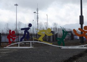 公园不锈钢抽象滑雪的人物雕塑