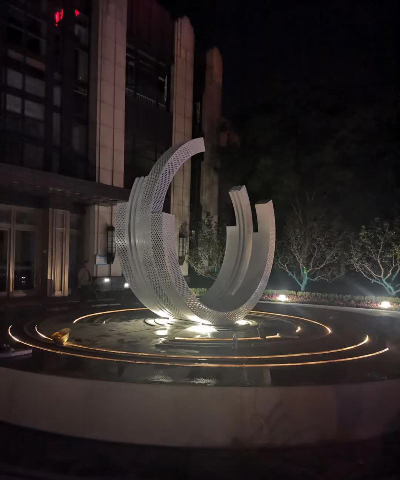 不锈钢别墅景观创意雕塑图片