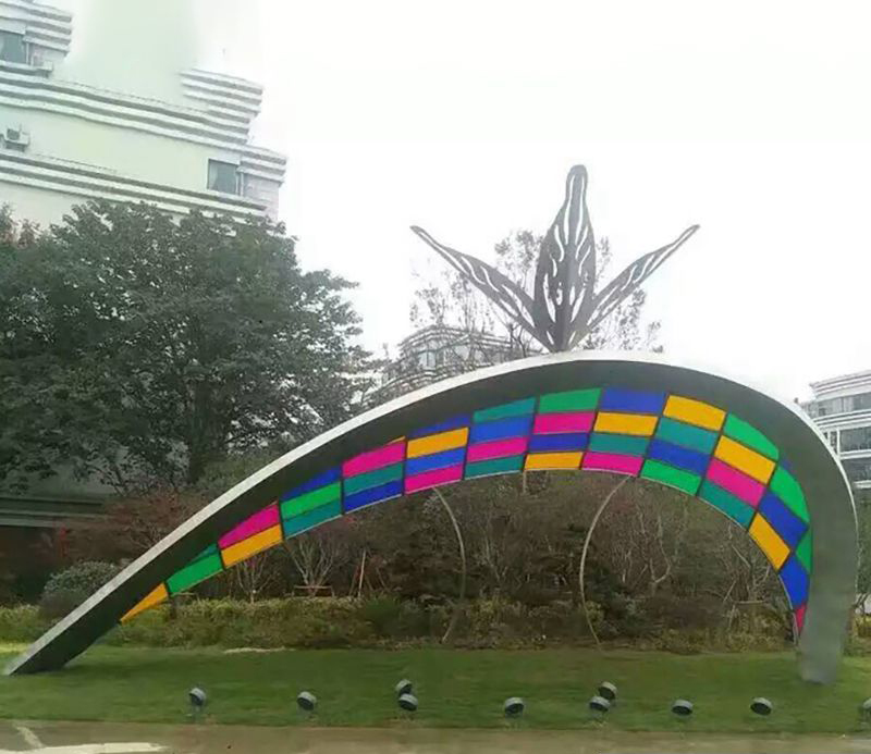 不锈钢彩色拼接雕塑图片