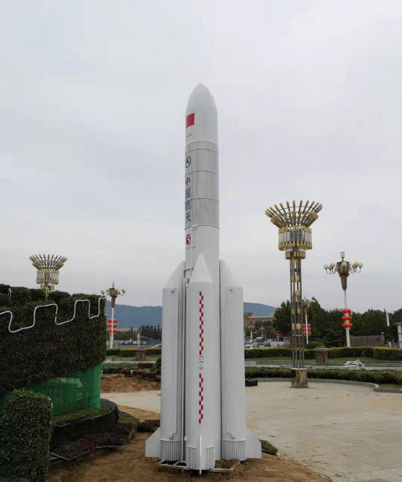 不锈钢航天火箭景观雕塑图片