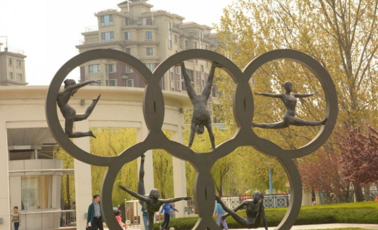 不锈钢五环体育雕塑图片