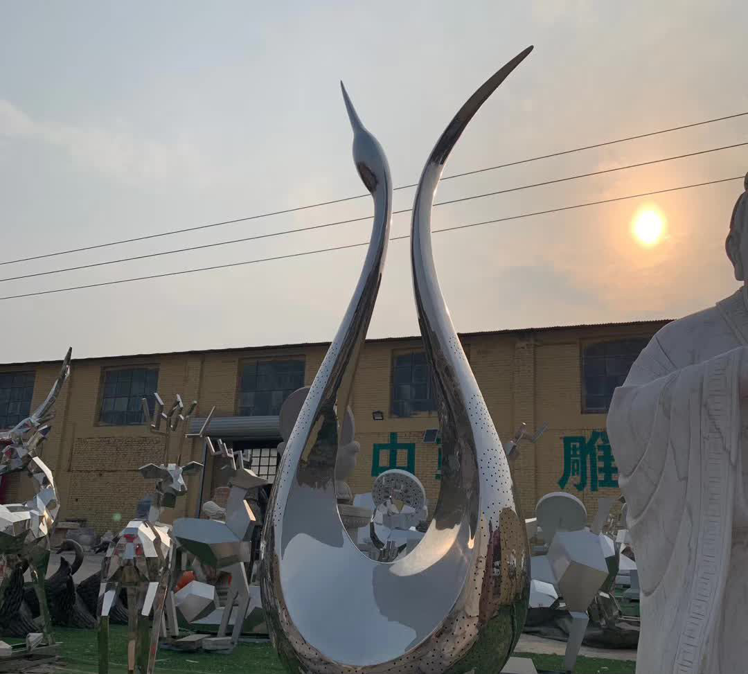 城市不锈钢镜面天鹅雕塑图片