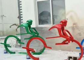 广场不锈钢单车人物雕塑