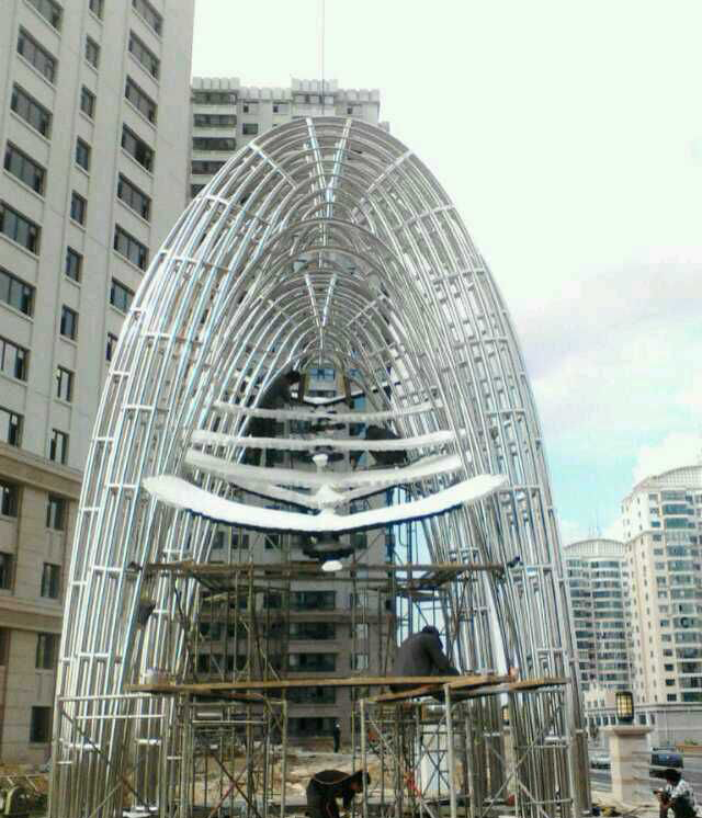 广场大型不锈钢建筑雕塑图片