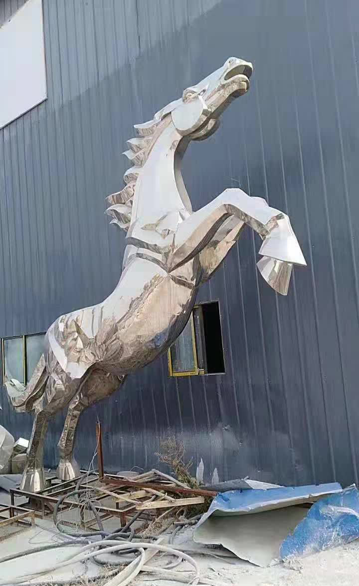 不锈钢抽象奔腾马雕塑图片