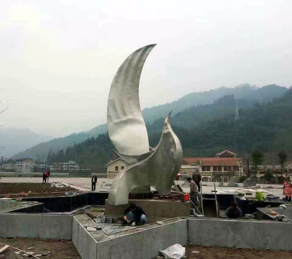 不锈钢抽象鸽子雕塑图片