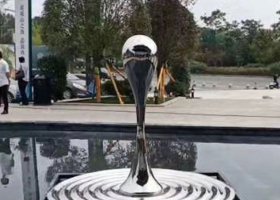 不锈钢镜面水滴波纹雕塑