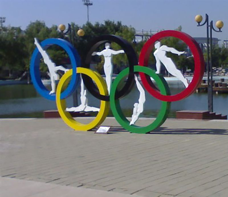 公园不锈钢五环雕塑图片