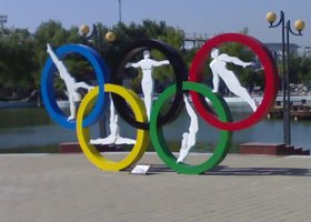 公园不锈钢五环雕塑