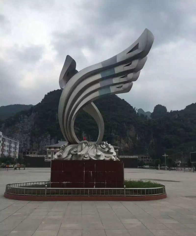 广场不锈钢抽象翅膀雕塑图片