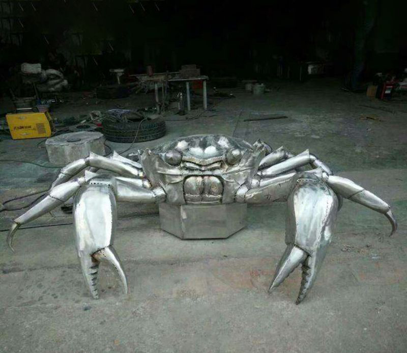 广场不锈钢螃蟹雕塑 图片
