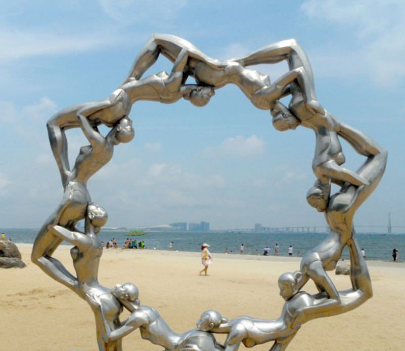 海边景观不锈钢雕塑图片