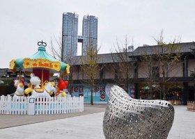 不锈钢交织镂空街边雕塑