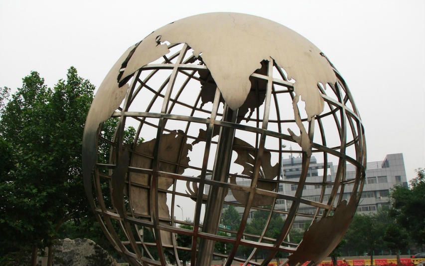 不锈钢地球景观雕塑图片