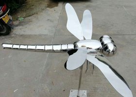 不锈钢镜面蜻蜓雕塑