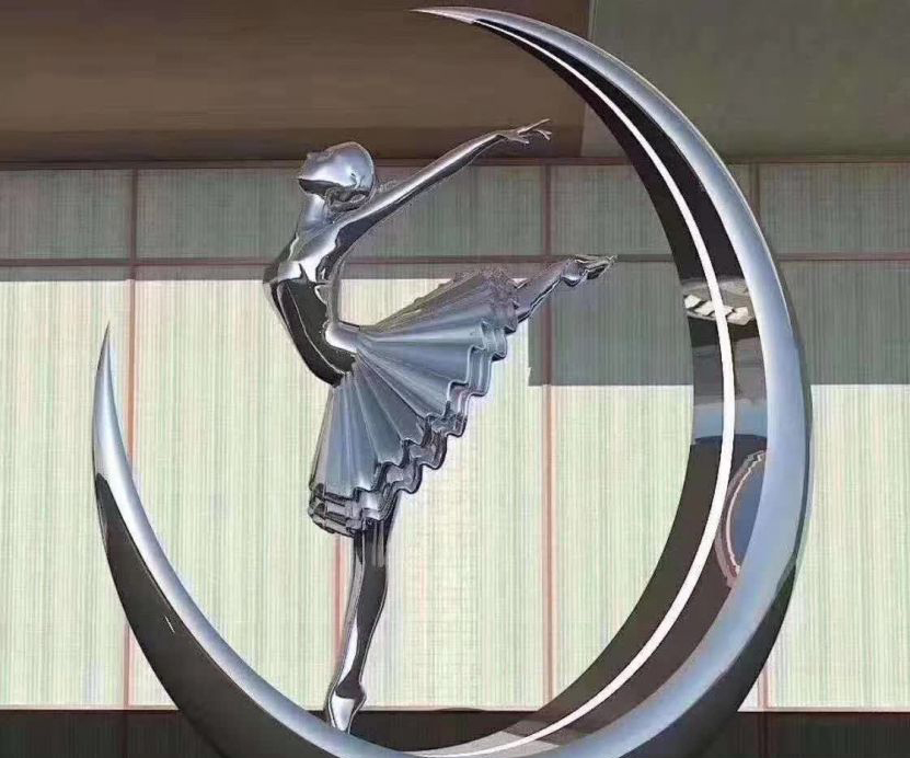 不锈钢月亮女孩雕塑图片