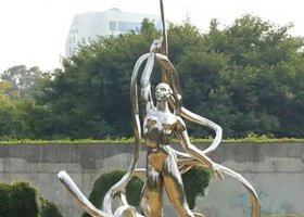 不锈钢彩带舞雕塑