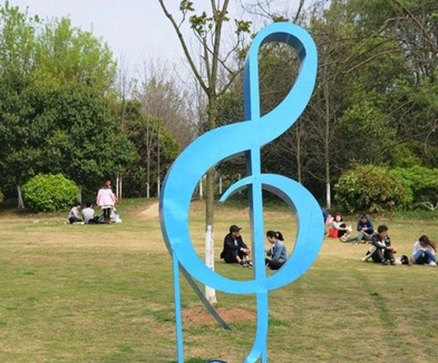 不锈钢大型喷漆音符雕塑图片